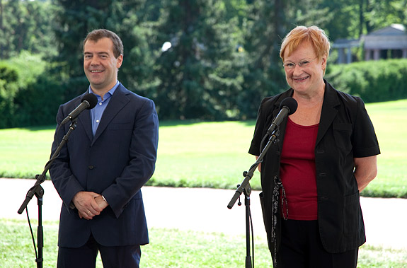 Doktor Arajärvi, president Medvedev och president Halonen i Kultaranta. Foto: Republikens presidents kansli